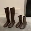 Outono/Inverno 2026 Novas Botas Meia Bico Redondo Elástica Femininas Botas Emagrecedoras Fundo Plano Aumentadoras de Altura Temperamento Versátil Puxar para Vestir Cano Alto Botas Longas