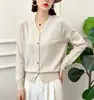 Cardigan Tricot Bordado Veludo Andi Outono Novo Gola V para Mulheres, Estilo Francês Botão Coração Amoroso Suave Casaco Suéter de Manga Longa