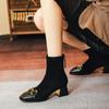 Botas Curtas para Mulheres Primavera e Outono Botas Simples Bico Quadrado Salto Grosso Botas Femininas 2025 Novo Estilo Francês Detalhe de Cavalo Retrô Cano Médio Botas Slim