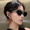 Gafas de Sol Retro Ojo de Gato Nuevas 2025 para Mujer Verano Viaje Anti-UV Alta Calidad Reveladoras del Rostro Montura Pequeña Grande