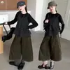 Nuevo conjunto de tres piezas de punto estilo coreano para otoño e invierno: top básico y pantalones acortados de pana - un conjunto versátil con pantalones de pierna ancha para un look moderno