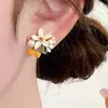 Aretes de Esmalte Perla Flor de Naranjo Kumquat para Mujer, Estilo Sencillo de Lujo Ligero de Nicho, Aretes Estilo Bosque con un Toque de Alta Gama