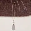 Collar de plata con borlas de diseño nicho coreano para mujer, cadena larga de suéter de lujo ligero de alta gama, accesorio para el cuello único y elegante