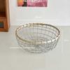 Cesta de armazenamento de ferro para artigos diversos de mesa estilo pastoral cesta de frutas tecida à mão cesta de armazenamento cesta de exibição de lanches e pães