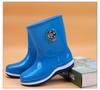 Botas de lluvia gruesas para niños, venta al por mayor, botas de lluvia de caña media, para niños y niñas, de PVC, antideslizantes, con dibujos animados, para estudiantes, fabricantes de zapatos de agua.