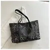 Bolso tote nuevo retro con estampado de leopardo 2026, bolso de hombro de gran capacidad, estilo europeo y americano, bolso de mano simple y casual para ir al trabajo
