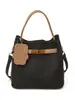 Bolso cruzado de un solo hombro casual de moda con textura simple, bolso de personalidad de estilo nuevo, bolso tipo cubo para mujer, tendencia de invierno 2026