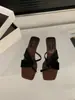 Sandálias Francesas de Salto Anabela de Veludo de Nicho Sapatos de Fada para Uso Externo Verão 2026 Combinando com Saias Sandálias Pretas de Salto Alto