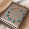 Pulseira Flor Banhada a Ouro Real 18K com Zircônia Azul, Toque de Luxo Leve e de Alta Qualidade, Estilo Vintage Versátil Joia de Mão para Mulheres