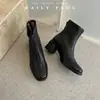 Botines cortos de estilo europeo y americano con cremallera trasera y punta cuadrada de tacón grueso, comercio exterior transfronterizo de piel de oveja de tacón medio adelgazantes para mujer, botas de moda de otoño e invierno en negro y marrón