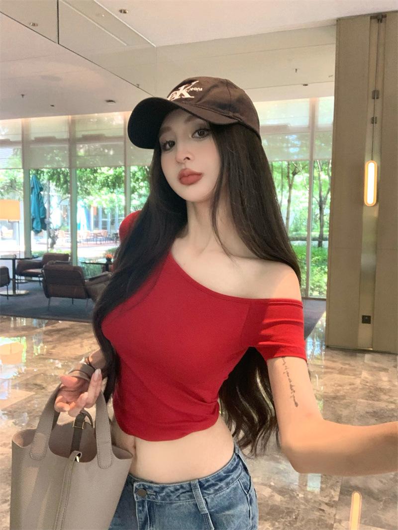 复制_性感辣妹斜领露肩短袖T恤女夏季不规则修身.jpg
