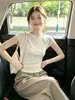 Nova Camiseta de Manga Curta Cor de Damasco com Gola Assimétrica Estilo Nacional Chinês para Mulheres, Top Curto Irregular Slim-Fit Único e Bonito para o Verão