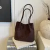 Bolsa de mano transfronteriza de gran capacidad, bolso de hombro versátil estilo coreano de gamuza para el trabajo, bolso de mano de cuero suave, opciones de venta al por mayor y personalizadas para mujeres