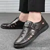 [Piel suave] Zapatos de piel para hombre piel suave transpirables negocios casual sandalias de piel caladas zapatos para hombre de mediana edad y ancianos padre