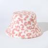 Nuevo sombrero de pescador grueso y cálido de piel sintética de cordero rojo y azul con estampado de leopardo para otoño e invierno, moderno y versátil, totalmente estampado, sombrero de cubo para hombre y mujer