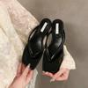 Chanclas para Mujer 2026 Nueva Moda de Verano Chanclas de Tacón Grueso para Uso en Exteriores Plateadas Antideslizantes Zapatos de Playa de Suela Gruesa