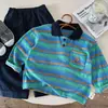 Camisa polo listrada color block com bordado de cachorrinho fofo, uma peça estilosa de manga longa para meninos e meninas, perfeita para o outono