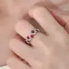 Corindón Rojo Perforación de Agujero Doble Capa Pequeño Exquisito Amplio Atmosférico Dulce Temperamento Lujo Ligero Alta Calidad Anillo Abierto Completamente Diamantado para Mujer