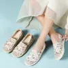 Sapatos femininos de novo estilo, sapatos planos de tecido macio respirável, sapatos de lona slip-on estilo coreano, sapatos baixos femininos confortáveis e versáteis