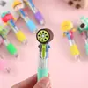 Caneta Esferográfica Mini de Quatro Cores em Formato de Personagem de Desenho da Série Frutas, Ferramenta de Aprendizagem Retrátil Multicolorida Portátil para Estudantes
