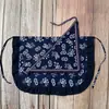 Delantal y pañuelo para la cabeza de estilo étnico con estampado floral azul para estancias en granjas, actividades de recolección de té, casas de té, actuaciones de baile de jardín de infantes, delantal de media longitud