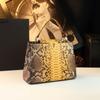 Elegante Bolso de Mano con Estampado de Serpiente 2026 Modelo Nuevo Bolso de Hombro Cruzado de Moda de Gama Alta Bolso de Cuero Genuino para Mamás de Mediana Edad