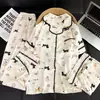 Conjunto de Pijama de Verão Feminino Plus Size em Algodão Nuvem com Estampa de Dachshund, com Bojos no Peito, Blusa de Manga Curta, Shorts e Calça Comprida