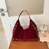 Bolso de Hombro Retro de Moda Estilo Nuevo Color Sólido Tendencia Gran Capacidad Casual Bolso de Mano Remachado Simple para el Día a Día