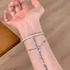 Pulseira de Prata Esterlina S925 Acabamento Escovado Pequena Margarida Galvanizada Separada por Cor Levemente Luxuosa Exquisita Textura de Alta Qualidade