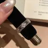 Banho de ouro real, popular no Xiaohongshu, anel de trevo de quatro folhas para mulheres, estilo clássico vintage, luxo leve de meados do século, disponível para dropshipping
