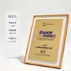 Tarjeta de autorización de madera maciza de fibra de carbono hecha medalla de madera de alta calidad placa de honor de distribuidor recuerdo para colgar en la pared