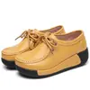 Suministro transfronterizo para Amazon: Zapatos de mujer de cuero genuino, suela blanda, con cordones, suela gruesa, diseñados para mujeres de mediana edad y mayores, venta al por mayor y exportación para comercio internacional