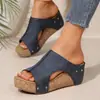 Chanclas de cuña transfronterizas de verano para mujer Wish2025 Nuevas talla grande plataforma suela gruesa remache chanclas al por mayor