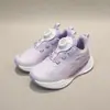 Tamanhos 27-37, de marca, em estoque, tênis de corrida, tênis para corrida, de couro microfibra para meninas, com sola supercrítica, para crianças pequenas e médias, modelo 6635