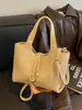 Bolsa transversal de ombro único estilo minimalista de alta qualidade para mulheres, bolsa tipo balde com textura de couro macio, nova bolsa de mão versátil e elegante 2026