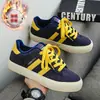 Invierno 2025 Nuevos Zapatos Casuales de Felpa para Hombre Tendencia Versátil Nicho Mocasines Tenis de Estudiante Venta Directa para Hombre