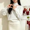 Suéter de tricô feminino estilo francês, gola halter, ombros à mostra, manga longa, design irregular, pulôver base, coleção primavera/outono 2026