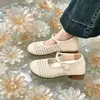 Zapatos Mary Jane huecos con hebilla de perla de estilo delicado para mujer, zapatos transpirables de punta redonda y tacón bajo para commuting de verano 2026