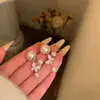 Novos brincos de pérola com pingente de borboleta totalmente cravejado, estilo vintage, cor champanhe, brincos clássicos para o dia a dia