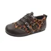Zapatos Deportivos Casuales de Cuero Suave con Tacón Oculto Estilo Retro Mate Versátiles para Mujer Estilo Coreano con Cordones Zapatos de Tabla Zapatos de Entrenamiento Alemanes Estampado de Leopardo Moda
