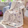 Manta cálida de terciopelo de leche estilo lindo, adecuada para siestas en la oficina, habitaciones con aire acondicionado y como chal grueso o manta pequeña con temática de dibujos animados para niños