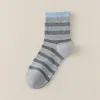 Calcetines retro a rayas de media pantorrilla para mujer, engrosados para abrigar en otoño e invierno, hechos de algodón peinado, versátiles, estilo japonés, adecuados para estudiantes, uso casual y deportes