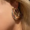 Brincos de Argola Redondos de Metal para Mulheres, Design de Nicho, Luxo Acessível de Alta Qualidade, Brincos de Argola Lisos Exagerados Simples e Elegantes Europeus e Americanos