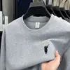 Sudadera Bordada de Cuello Redondo para Hombre de Primavera, Otoño e Invierno 2025 Nuevo Estilo Camiseta de Manga Larga con Forro de Felpa Camiseta Base de Algodón Ropa para Hombre