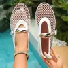 Sandalias Planas de Malla con Punta Redonda y Hebilla Metálica, Tallas Grandes, Estilo Europeo y Americano, Nuevas de Primavera/Otoño 2026, Estilo Transfronterizo para Mujer, Listas para Enviar
