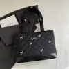 Bolso Nuevo Estilo Otoño e Invierno 2025 con Textura de Gran Capacidad, Bolso de Hombro Casual de Moda con Personalidad, Bolso Tote de Diseño de Nicho