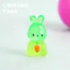 Figuras de Zanahoria y Conejo de Dibujos Animados de Resina Accesorios Creativos para Máquinas de Garra Colgantes para Llaveros DIY Venta al por Mayor Mixta