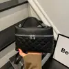 Nova bolsa carteiro versátil de cor sólida para mulheres, versátil com bordado, simples, única, estilosa e de alta qualidade