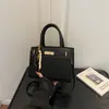 Bolso tejedor casual retro estilo europeo y americano para el trabajo, bolso de mano chic minimalista de lujo ligero 2026, bolso de hombro, bolso cruzado para mujer