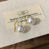 Pendientes de Perlas Swarovski Ligeros de Lujo y Sencillos, Pendientes de Moda y Elegantes con un Toque de Alta Gama, Pinzas para Orejas Tipo Bobina de Mosquito para Mujeres Sin Perforaciones